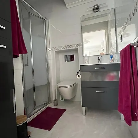 Location 6 Personnes A *